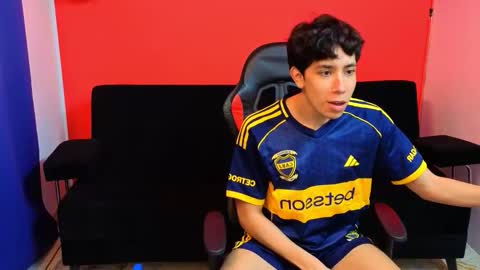 Snapshot of neo_twink chatting on December 18, 2025, 7:09 pm just Daniel online show from December 18, 2025, 7:09 pm