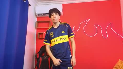 Snapshot of neo_twink chatting on January 18, 2026, 4:33 pm just Daniel online show from January 18, 2026, 4:33 pm