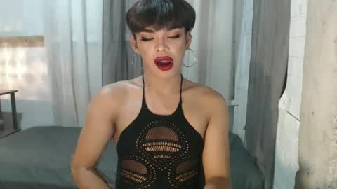 neomi online show from September 25, 2025, 1:04 pm