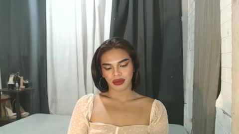 neomi online show from November 28, 2025, 2:42 pm