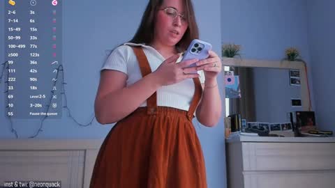 Snapshot of neonquack chatting on December 9, 2024, 11:58 am Riley online show from December 9, 2024, 11:58 am