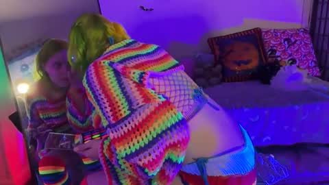 Snapshot of neonslug chatting on December 18, 2025, 8:37 pm neonslug online show from December 18, 2025, 8:37 pm