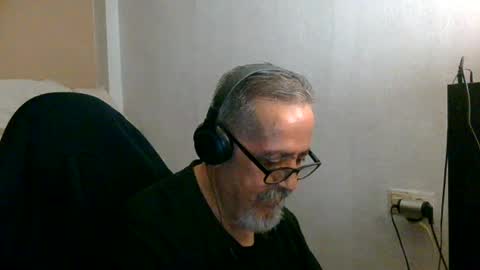 Snapshot of neron401 chatting on June 21, 2026, 12:35 am neron401 online show from June 21, 2026, 12:35 am