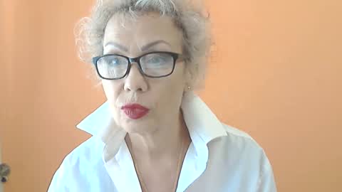 NessyJenixs online show from September 20, 2025, 7:20 am