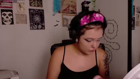 Snapshot of neurotic_witch chatting on June 11, 2026, 8:34 am Mar online show from June 11, 2026, 8:34 am