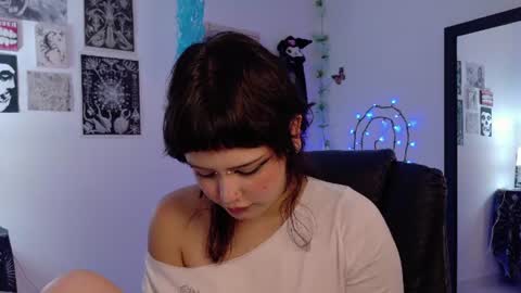 Snapshot of neurotic_witch chatting on July 10, 2026, 11:24 am Mar online show from July 10, 2026, 11:24 am