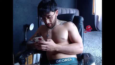 Snapshot of neuttron chatting on November 19, 2025, 6:41 pm neuttron online show from November 19, 2025, 6:41 pm