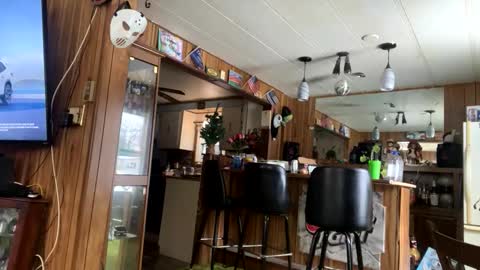 neversaynevrrr online show from December 17, 2025, 6:25 pm