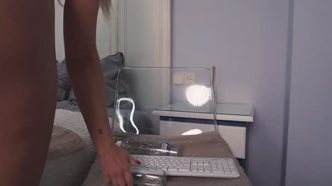 Snapshot of new_dee chatting on February 1, 2025, 12:05 pm new dee online show from February 1, 2025, 12:05 pm