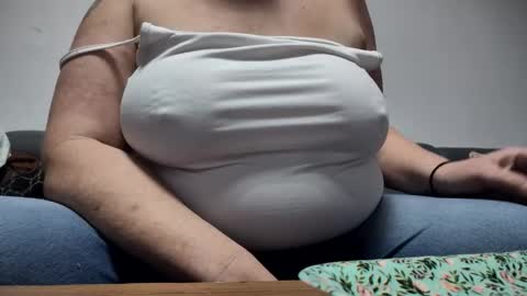 Snapshot of newbis666 chatting on November 2, 2025, 10:01 pm newbis666 online show from November 2, 2025, 10:01 pm