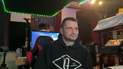 Snapshot of newcouple2023 chatting on December 16, 2025, 6:35 pm newguy2025 online show from December 16, 2025, 6:35 pm