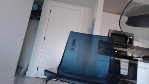 Snapshot of newhere08 chatting on December 19, 2024, 10:00 pm Newhere08 online show from December 19, 2024, 10:00 pm