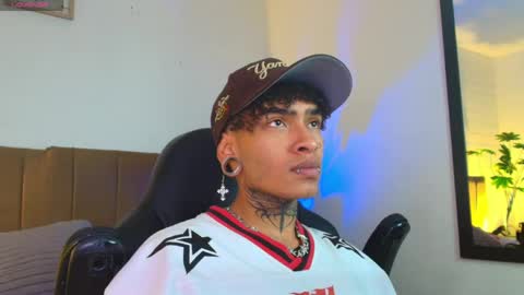 Snapshot of newman_luv chatting on May 21, 2026, 2:57 pm Newman Luv online show from May 21, 2026, 2:57 pm