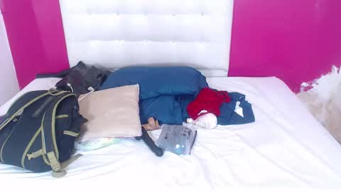 nextdoor_fantasy online show from November 26, 2025, 9:16 pm