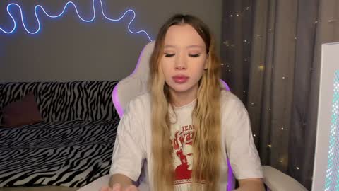 Snapshot of neyrmina chatting on December 24, 2024, 1:50 pm Mina online show from December 24, 2024, 1:50 pm