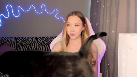 Snapshot of neyrmina chatting on January 24, 2025, 10:32 am Mina online show from January 24, 2025, 10:32 am