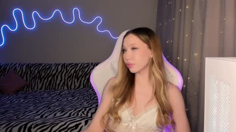 Snapshot of neyrmina chatting on January 24, 2025, 4:49 pm Mina online show from January 24, 2025, 4:49 pm