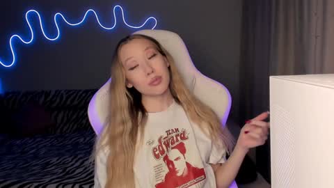 Snapshot of neyrmina chatting on February 7, 2025, 2:37 pm Mina online show from February 7, 2025, 2:37 pm