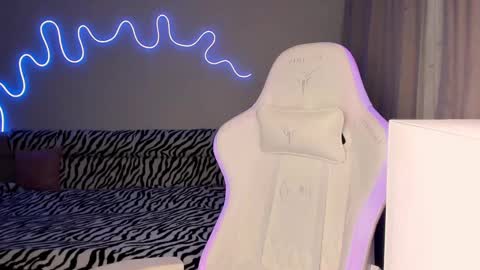 Snapshot of neyrmina chatting on February 10, 2025, 3:21 pm Mina online show from February 10, 2025, 3:21 pm