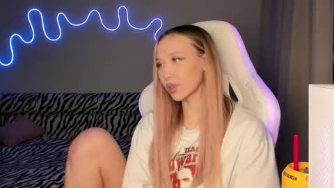 Snapshot of neyrmina chatting on March 2, 2025, 6:08 pm Mina online show from March 2, 2025, 6:08 pm