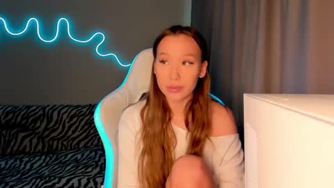 Snapshot of neyrmina chatting on October 3, 2025, 1:30 pm Mina online show from October 3, 2025, 1:30 pm