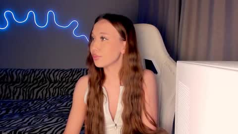 Snapshot of neyrmina chatting on November 13, 2025, 1:43 pm Mina online show from November 13, 2025, 1:43 pm