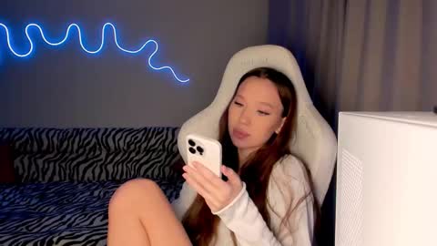 Snapshot of neyrmina chatting on November 14, 2025, 1:21 pm Mina online show from November 14, 2025, 1:21 pm