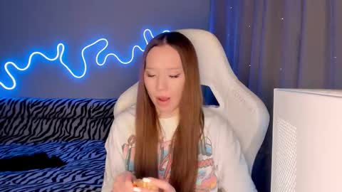 Snapshot of neyrmina chatting on December 22, 2025, 12:13 pm Mina online show from December 22, 2025, 12:13 pm