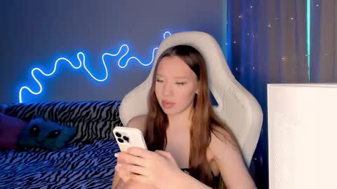 Snapshot of neyrmina chatting on January 8, 2026, 10:06 am Mina online show from January 8, 2026, 10:06 am