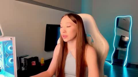 Snapshot of neyrmina chatting on February 12, 2026, 2:56 pm Mina online show from February 12, 2026, 2:56 pm