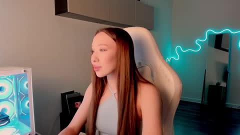 Snapshot of neyrmina chatting on February 24, 2026, 7:39 am Mina online show from February 24, 2026, 7:39 am