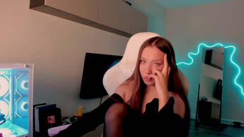 Mina online show from April 22, 2026, 8:06 am