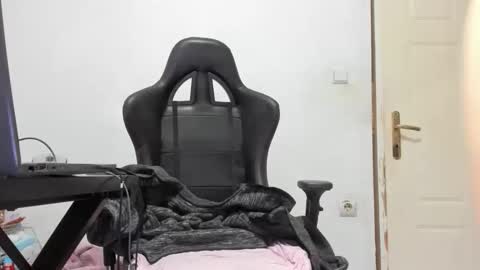 Shinobu Koch online show from December 2, 2025, 7:03 am