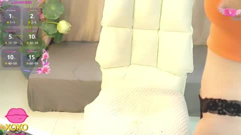 nhatlinhnguyen online show from September 24, 2025, 3:43 am