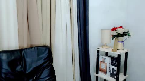 Snapshot of nhicolehollywood chatting on February 25, 2026, 1:15 am hottie nicole online show from February 25, 2026, 1:15 am