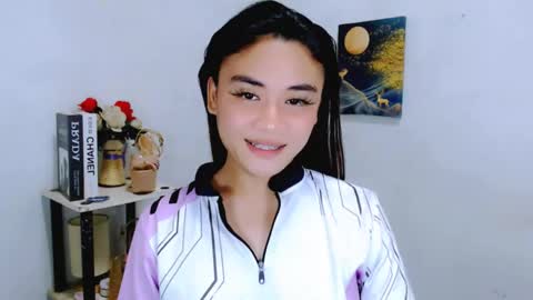 Snapshot of nhicolehollywood chatting on April 21, 2026, 1:42 am hottie nicole online show from April 21, 2026, 1:42 am