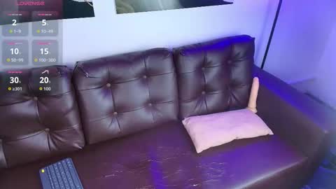 Snapshot of nia_blum chatting on December 2, 2025, 3:34 am Nia Blum online show from December 2, 2025, 3:34 am