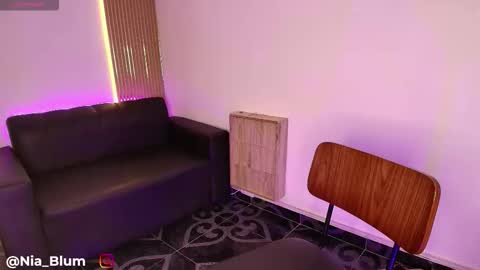 Snapshot of nia_blum chatting on January 8, 2026, 1:02 pm Nia Blum online show from January 8, 2026, 1:02 pm