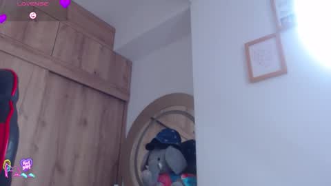 Mia online show from February 20, 2026, 8:53 pm