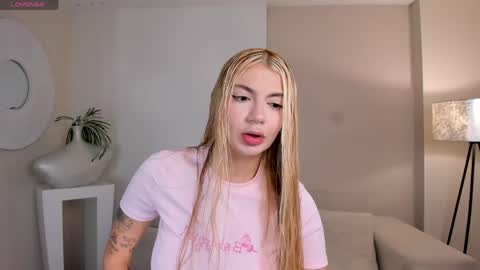 Snapshot of niaholland chatting on June 5, 2026, 10:54 am SQUIRTER DOLL online show from June 5, 2026, 10:54 am