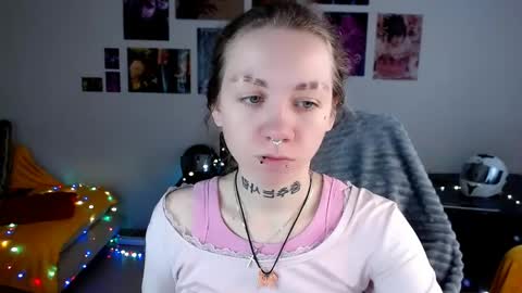 nica_kawaii online show from April 17, 2026, 9:23 am