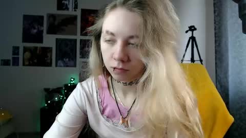 Snapshot of nica_kawaii chatting on April 21, 2026, 9:59 am nica_kawaii online show from April 21, 2026, 9:59 am
