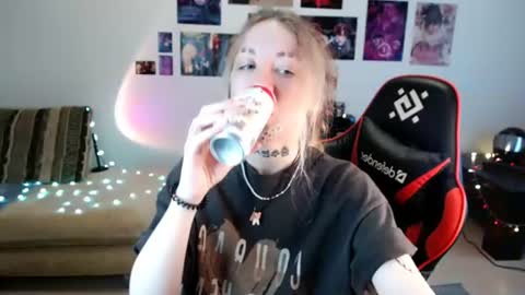 Snapshot of nica_kawaii chatting on June 18, 2026, 1:37 pm nica_kawaii online show from June 18, 2026, 1:37 pm