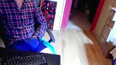 nicecck24 online show from November 19, 2025, 5:18 am