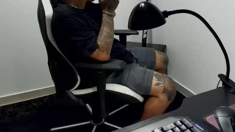 Camila And Steeven online show from November 1, 2025, 1:07 am