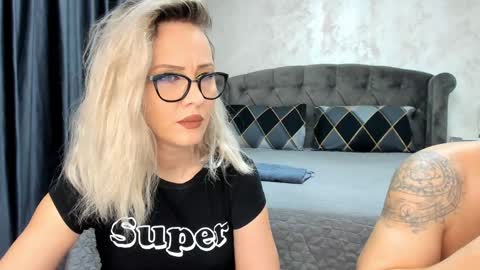 Snapshot of nicepussyfuckk18 chatting on January 10, 2025, 7:04 am Sophie online show from January 10, 2025, 7:04 am