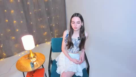 Snapshot of nichelledorris chatting on December 19, 2025, 3:19 pm Nicole online show from December 19, 2025, 3:19 pm