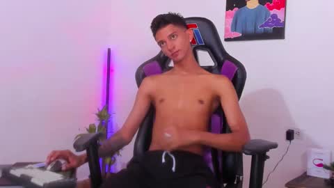 Snapshot of nick_greey chatting on January 13, 2025, 10:45 pm Frank online show from January 13, 2025, 10:45 pm