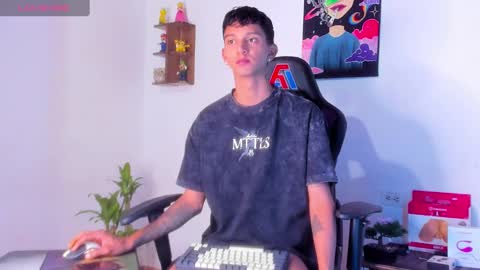 Snapshot of nick_greey chatting on January 24, 2025, 9:15 pm Frank online show from January 24, 2025, 9:15 pm