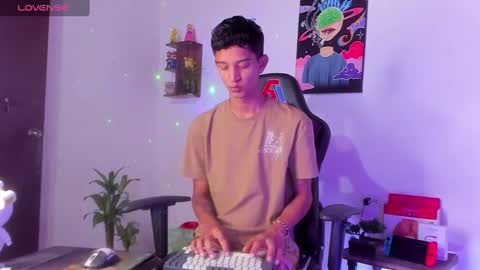 Snapshot of nick_greey chatting on February 2, 2025, 9:56 pm Frank online show from February 2, 2025, 9:56 pm